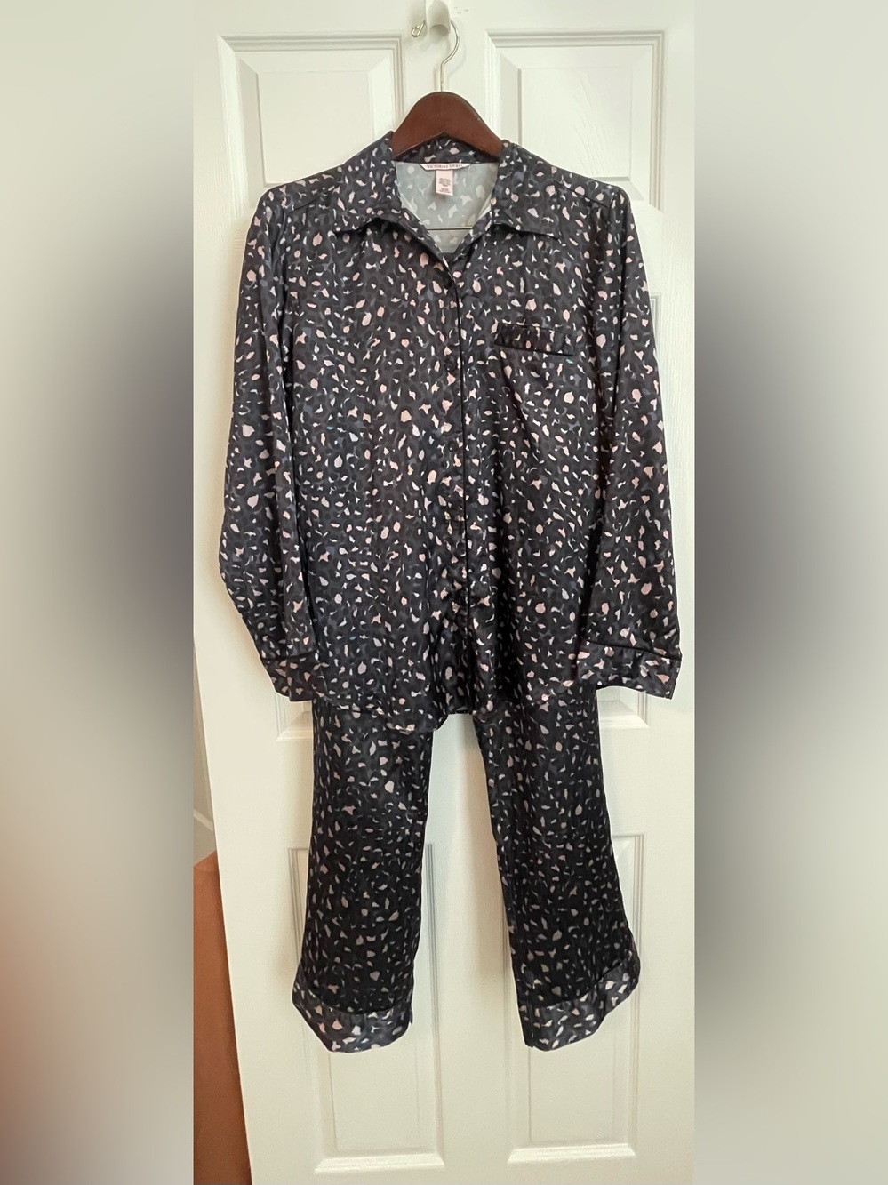 Women’s Victorias Secret Black and Pink Leopard Print Pajama Set